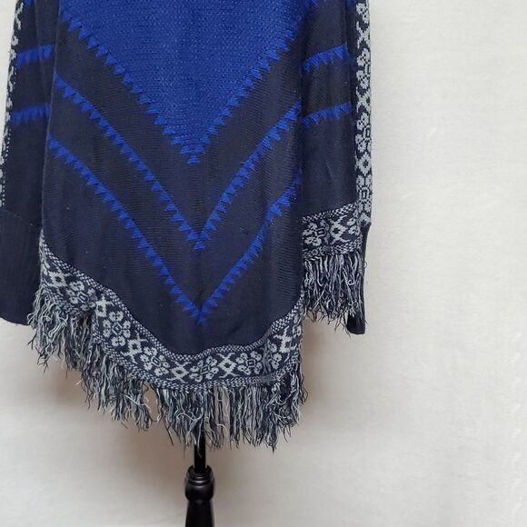 FANTASTIC Fawn Blue Black Bohemian Gray Fringe Aztec Print Wool Sweater Poncho - Picture 9 of 11